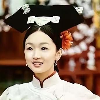 包衣宫女侍寝怀孕，皇后冷笑：奴才命！40年后，她的儿子让皇后跪。故事里的包