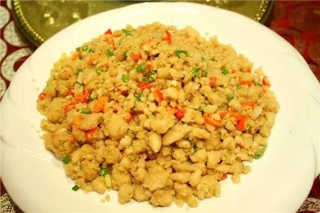 徐文兵：在我小时候，基本上粮食都不够吃，再加上莜面又是低产量的作物，我在我妈的农