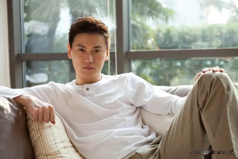 一手好牌硬是打的稀烂！在婚姻这场牌局里，朱小伟就是一张关键牌，谁拿到手都可能打