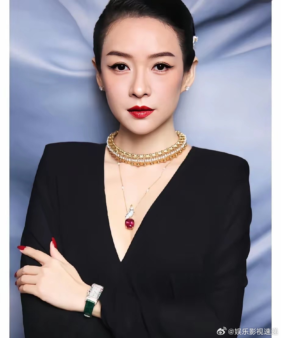 汪峰一夜没睡一大早就发微博了，汪峰在微博里感叹：这世上根本没有完美的人，但章子怡