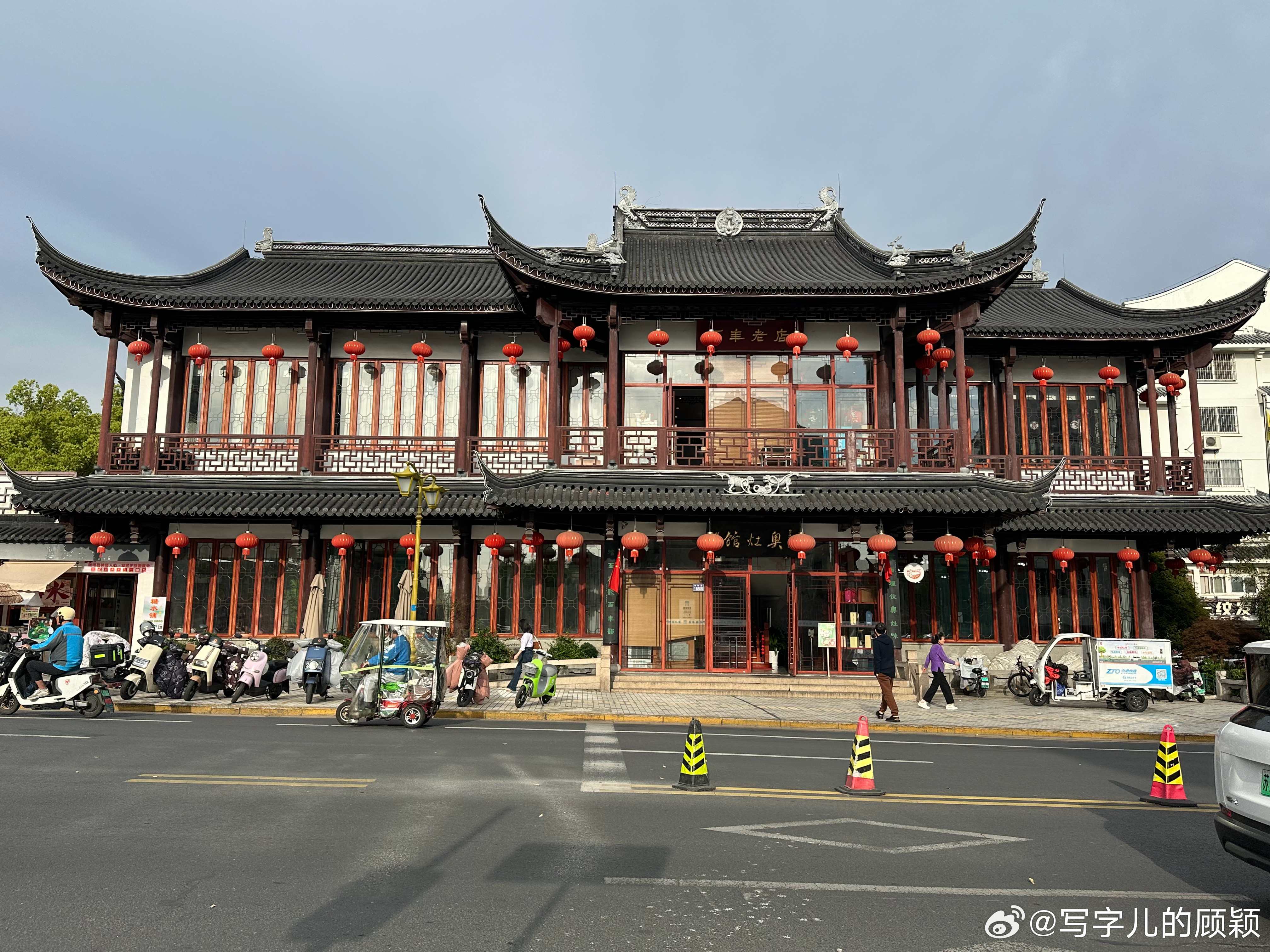 几十年爱恋的一碗红汤面。