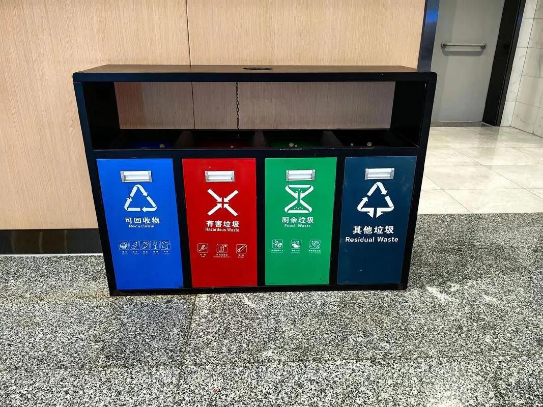 为什么前几年搞得如火如荼的垃圾分类，现在没人提了？与此同时，“中国人素质低、垃圾