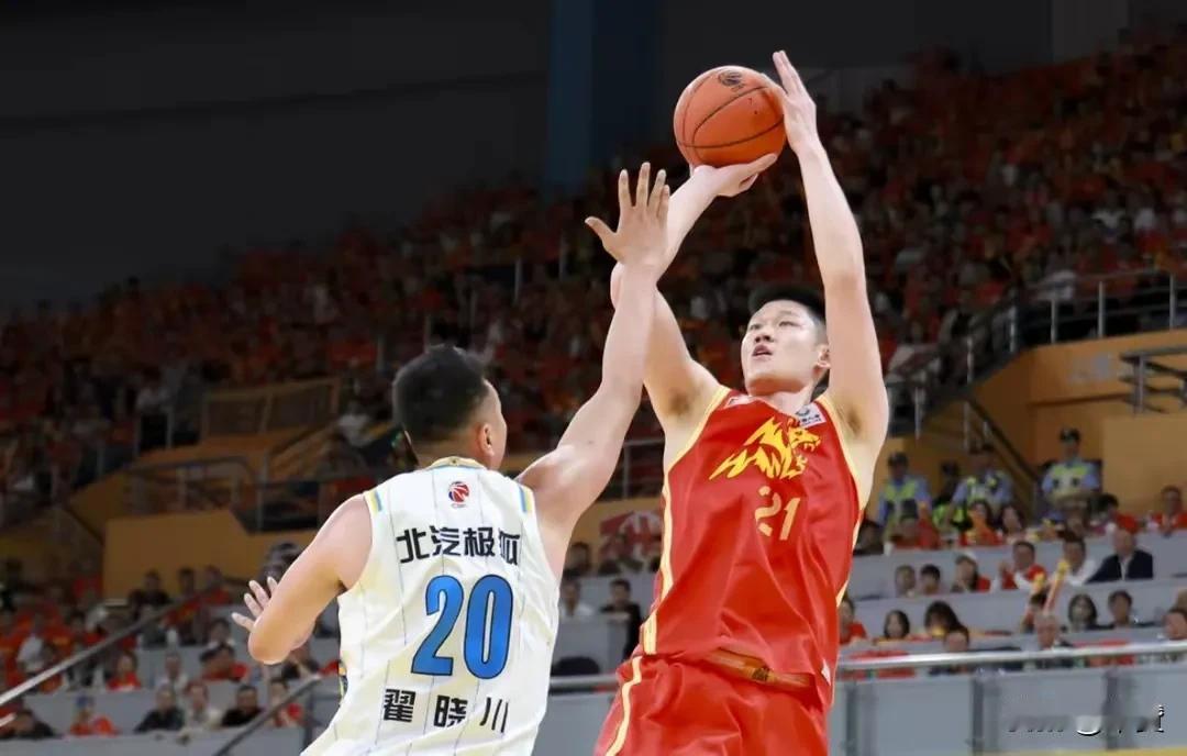 京浙巅峰决战，王博最后昏着葬送大局！最后22秒广厦球权，时间差不多交大秋攻篮下