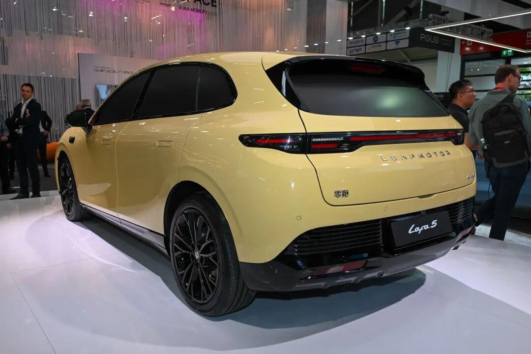 零跑还是尽早把自己字母尾标里的motor去掉吧。理想七八年前曾经叫过理想智造