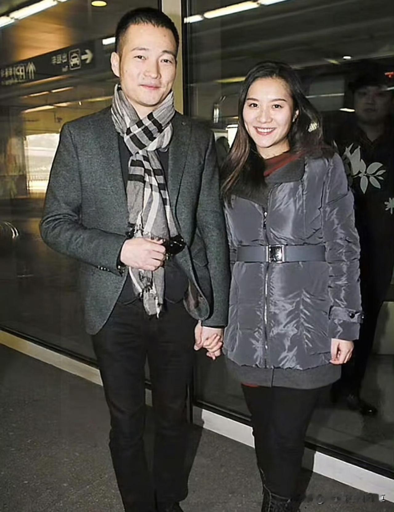 刷到个评论，觉得太扎心，说吕秀才这次把书读到别处去了。卓伟爆的料够狠，分居两