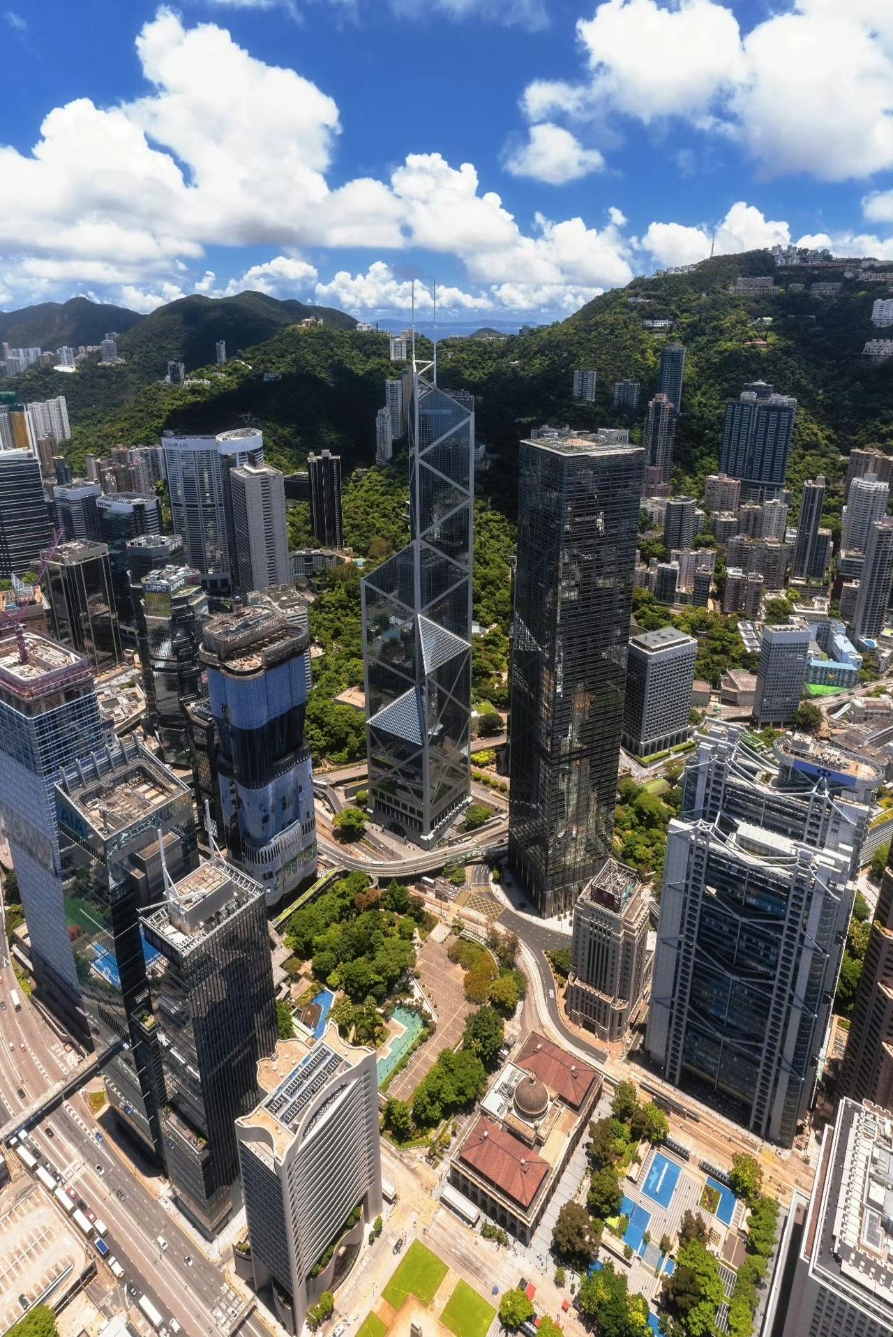 【琅河财经】最近知道身边的朋友两个事，一个是把国外读书的孩子喊回来了，实在供不起