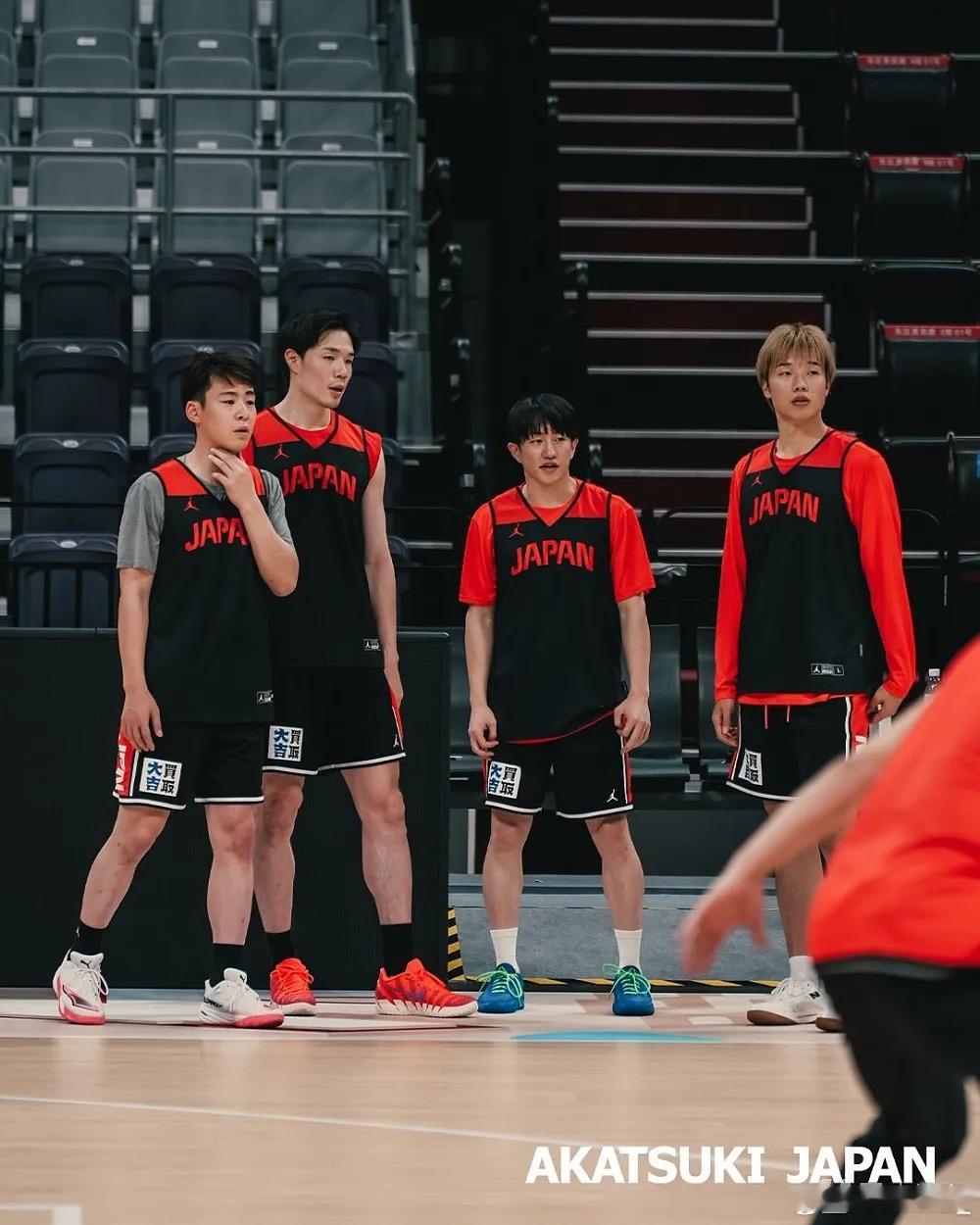 明日沈阳！中日男篮世预赛生死战一触即发明晚19:30，辽宁体育馆，中国男篮坐镇主