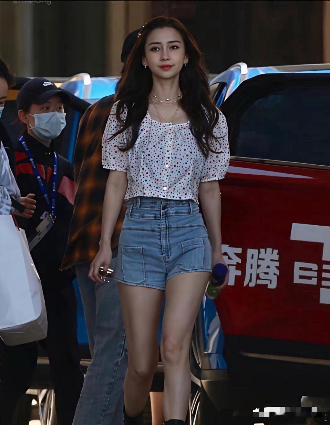 Angelababy当妈妈了还那么有少女感太让人羡慕了