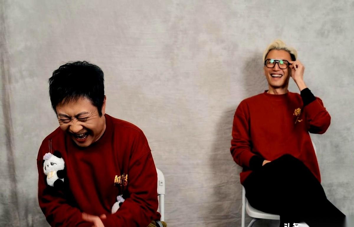 跟谢霆锋这种帅得不讲道理的人合影，到底需要多大的勇气？我替乔杉想了想。这哥们