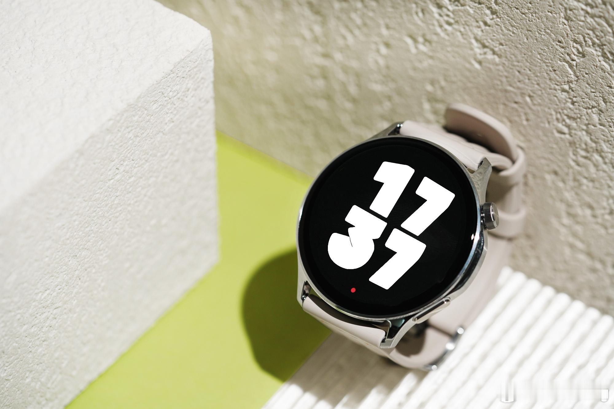 OPPOWatchSOPPO第一款主打轻薄化手表OPPOWatchS，表