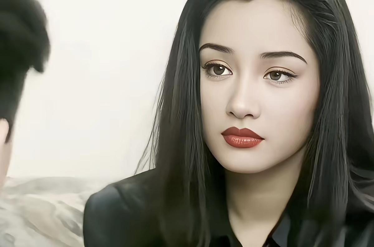 胡兵‌谈瞿颖：她披块破布在身上都好看‌张艺谋说她太洋气了演不了农村妇女有时候