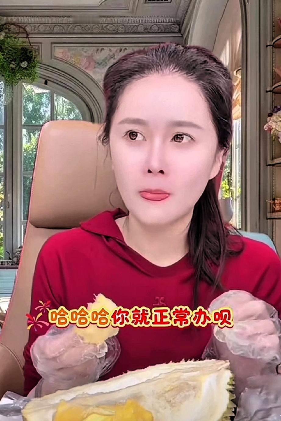 球球在直播的时候，有粉丝说她是靠本山大叔起来的，球球回怼粉丝说:“我知道我是靠我