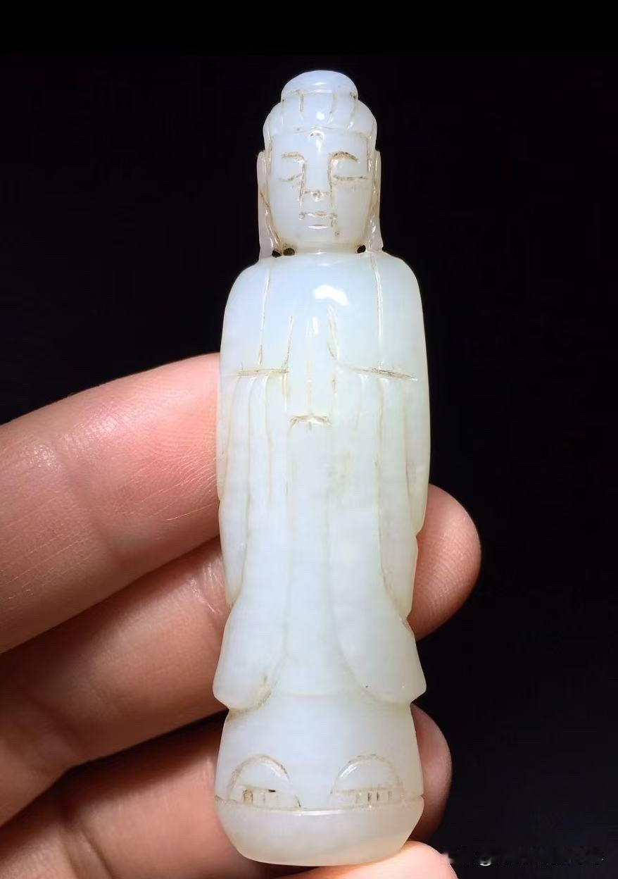 古玩行里的专业知识生坑/熟坑‌：出土未清理/已盘玩传世，如“生坑玉器带朱砂沁