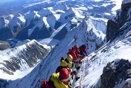 珠峰“中国梯”，世界上最高梯子，屹立珠峰33年，帮助1300多名登山者登顶珠峰！