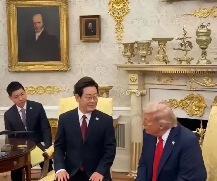 李在明啊李在明，你真是蠢到家了，中国让你来当个人，你非去美国当条狗。
