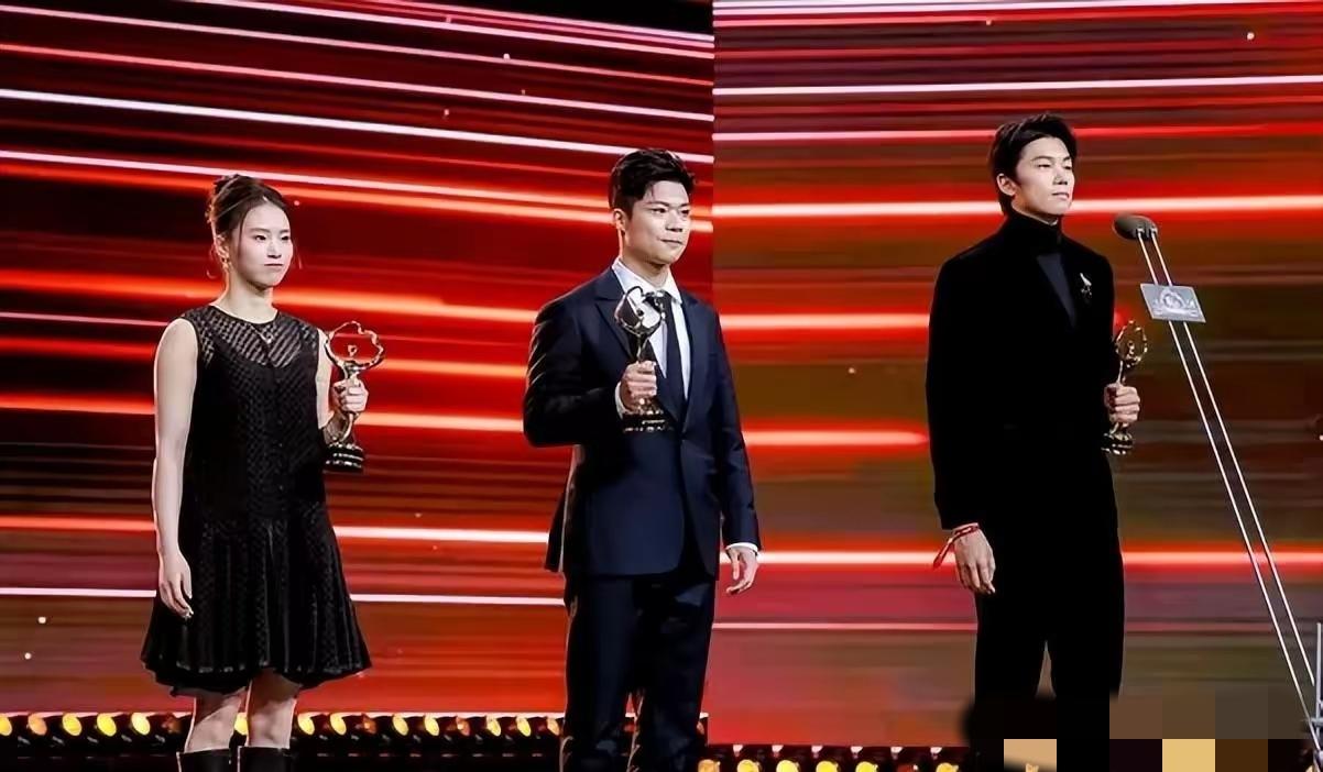 离过年只剩7天，跳水圈的惊喜一波接一波！陈芋汐刚拿下微博年度运动员风光无限，全红