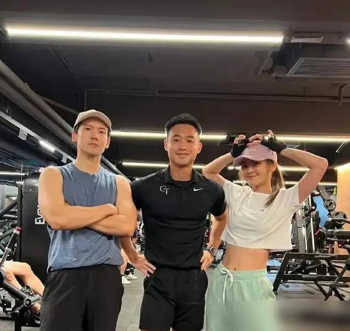 谁说阿Sa找了个吃软饭的？人家男方在中环开顶级健身房，一节课收两千块港币，月入轻