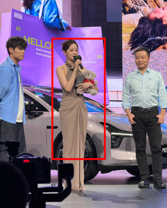原来这就是不上镜啊本人绝对超美的，小小的脸精致的五官，还有这茂盛的头发，真的美