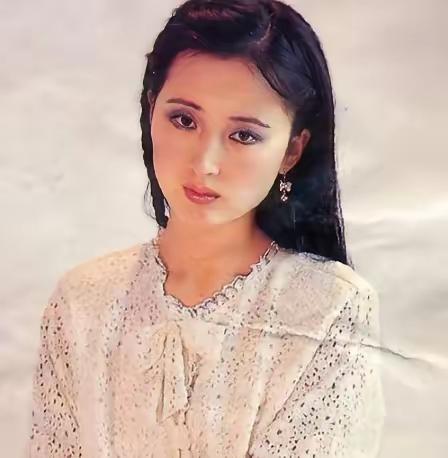 陈晓旭未出生时，她妈妈做过一个梦，在梦里有个老头告诉她，她肚子里怀着的是