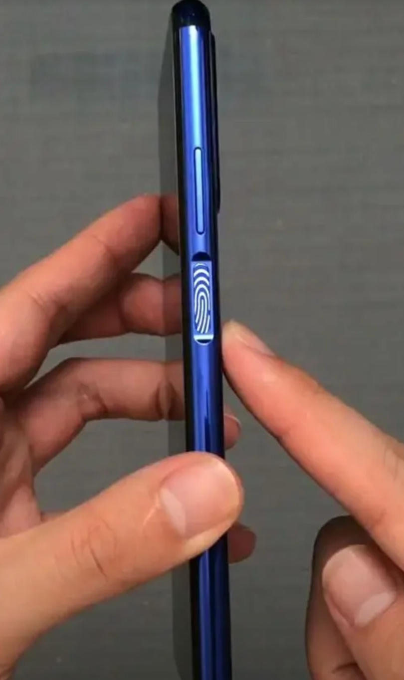 哪款折叠屏手机用侧边指纹解锁，肯定会被一堆无脑的粉丝骂落后。然而，售价1万多块