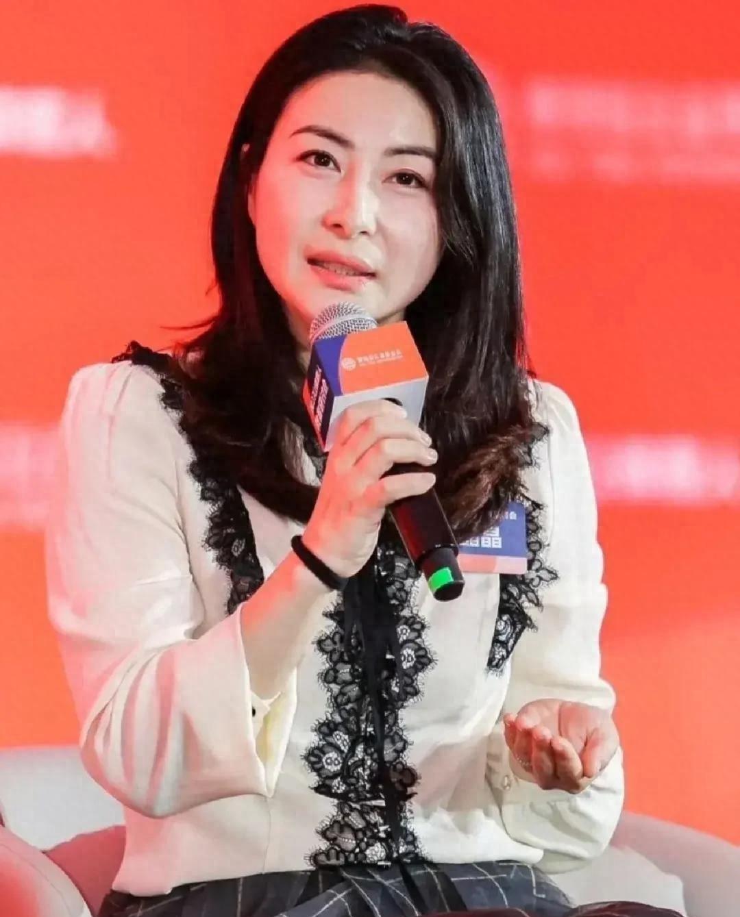 终于等到这天！官媒发文，高调官宣44岁郭晶晶喜讯，霍震霆说对了郭晶晶，曾是跳水