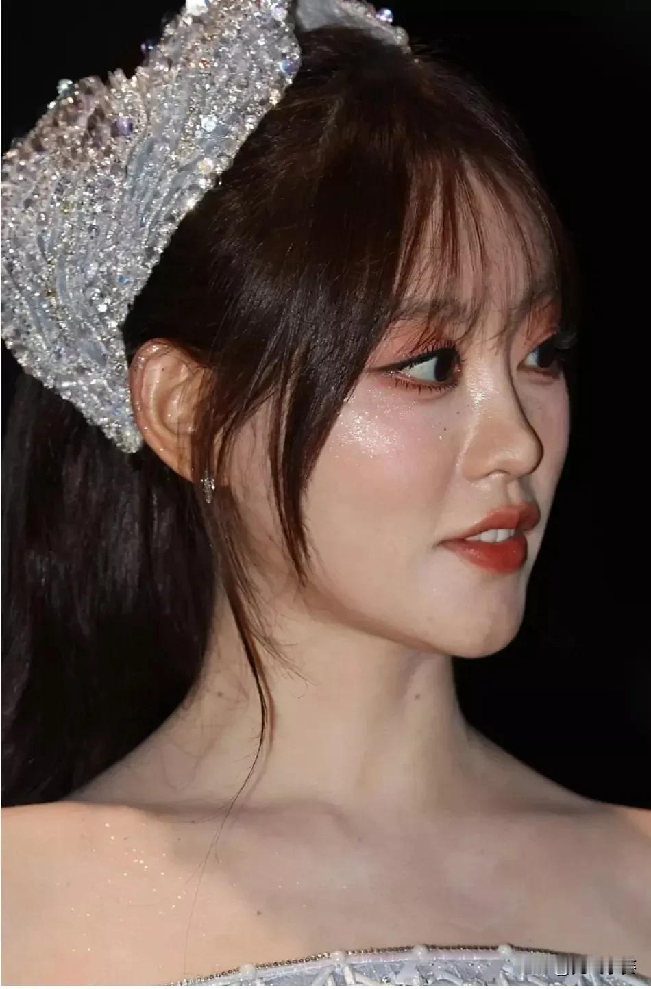 祝绪丹现在舞的笨蛋美女人设真的不适合她，周芷若时期挺好的，她没必要为了吸粉弄这些