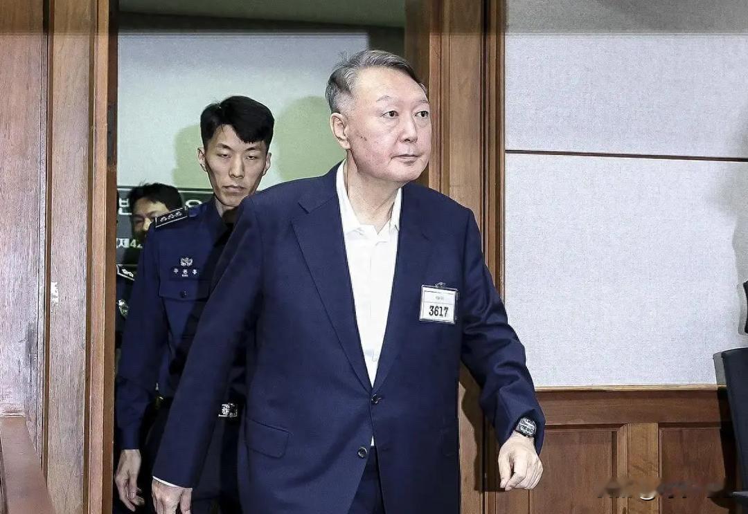 下午4点06分，池圭莲部长法官宣布宣判结束，缓缓消失在法庭后方。法庭内的空气似乎