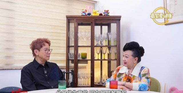 现年75岁的薛家燕因前夫石保庆有第三者，1995年决定离婚，独力养大三子女。薛家