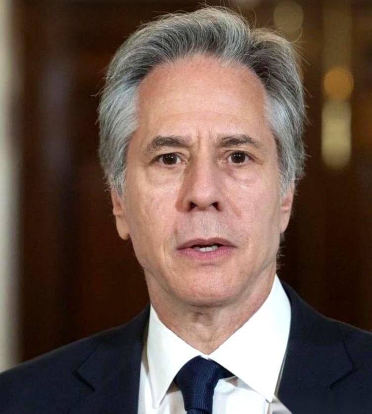 刚知道个事儿，挺扎心的。美国前国务卿布林肯，私底下跟人聊的时候吐了真言，听完我都