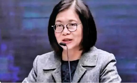 这下好了，台独分子彻底呆住了，陆委会：“太平岛为中华民国的固有领土。”大陆海警高