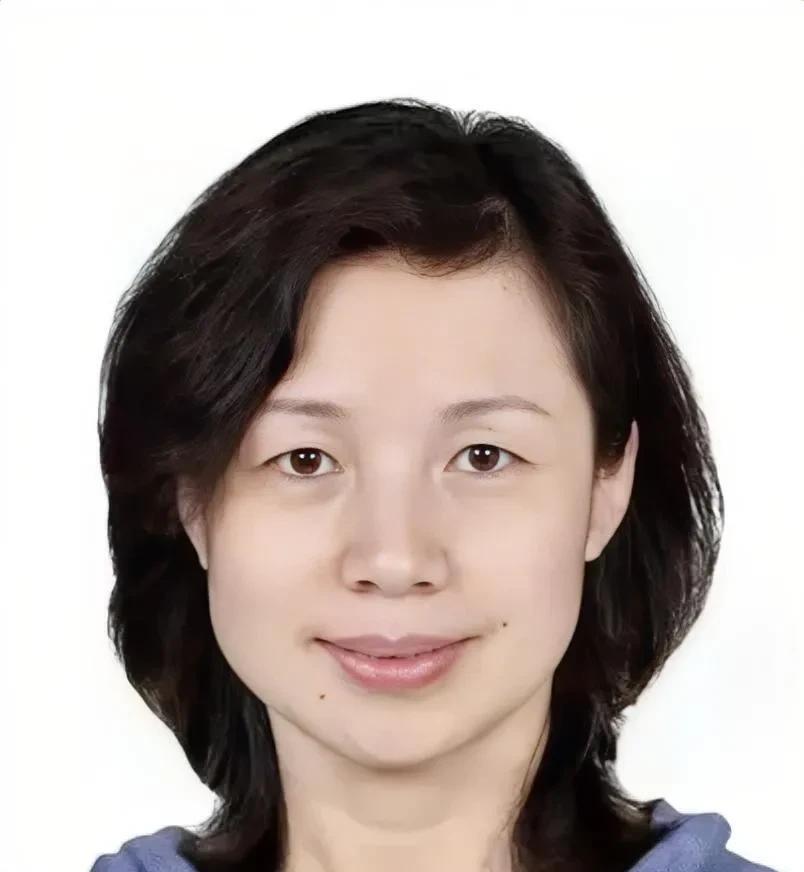 这是董袭莹的母亲米振莉，北京科技大学工程技术研究院副院长，研究员，同时也是博士生