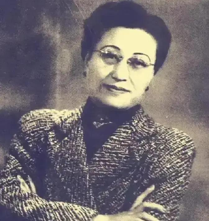 蒋介石为了和宋美龄在一起，逼迫陈洁如去美国进修5年，陈洁如不愿意，她直接回到上海