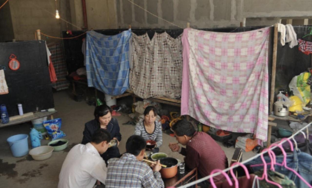 工地宿舍住了半年，我最怕听见的一句话是：睡一觉就好了。我和我老公住工地宿舍，一