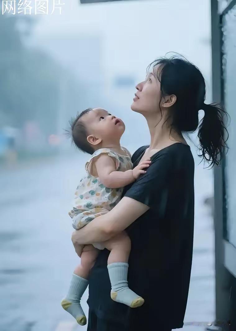 一位女士离婚后，分得了60万。小孩由她抚养，丈夫说：60万是小孩今后的费用。女子