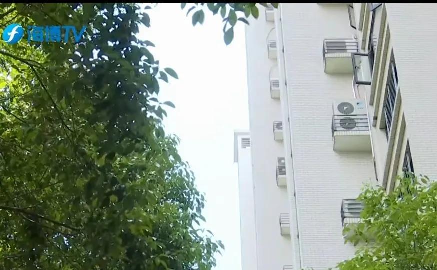 福建福清，一男子的儿子手机赌博，欠债1000多万，男子觉得子不教父之过，他变卖