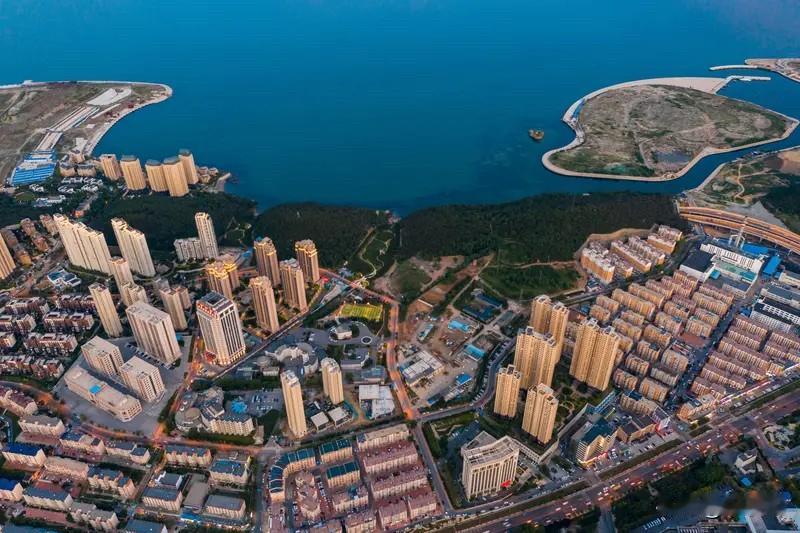 大连楼市：去年钻石湾、第五郡两个板块房价，均从2万跌到1.8万，各下跌200