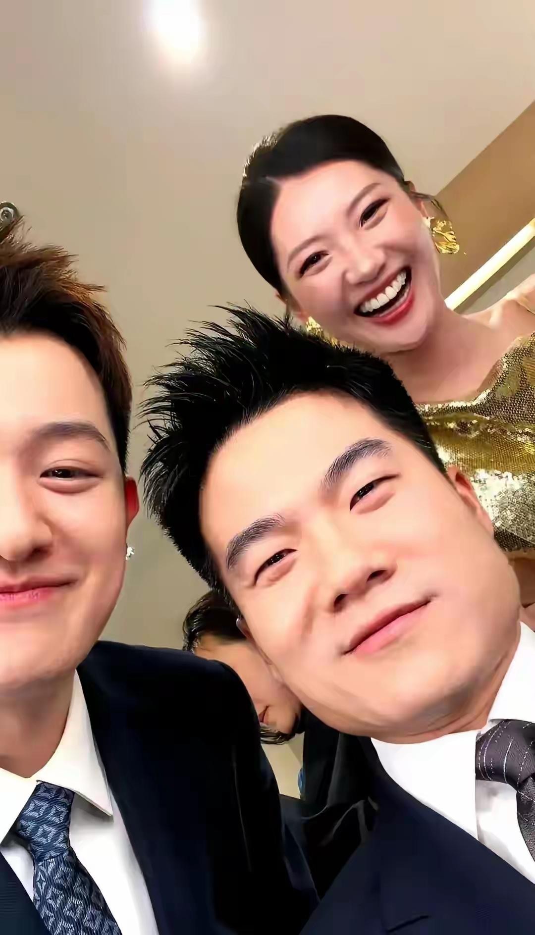 233亿到账，董宇辉却只吃了碗面这碗面在西安回民街，15块。账上躺着233