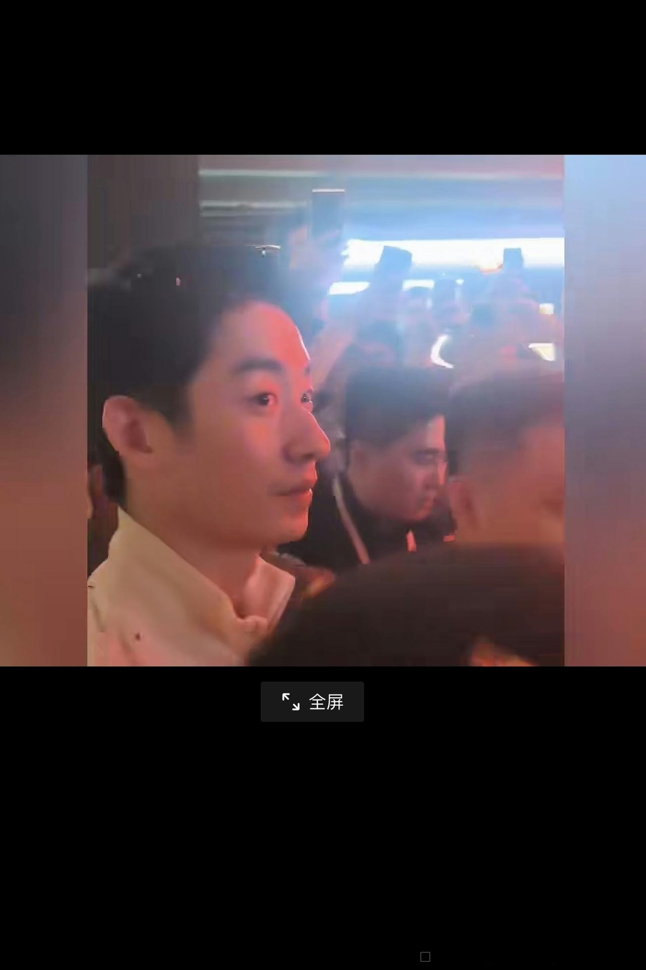 吴宜泽在西安的首场粉丝见面会整整从晚7点到凌晨2点，整整搞了7个小时，把吴宜泽搞