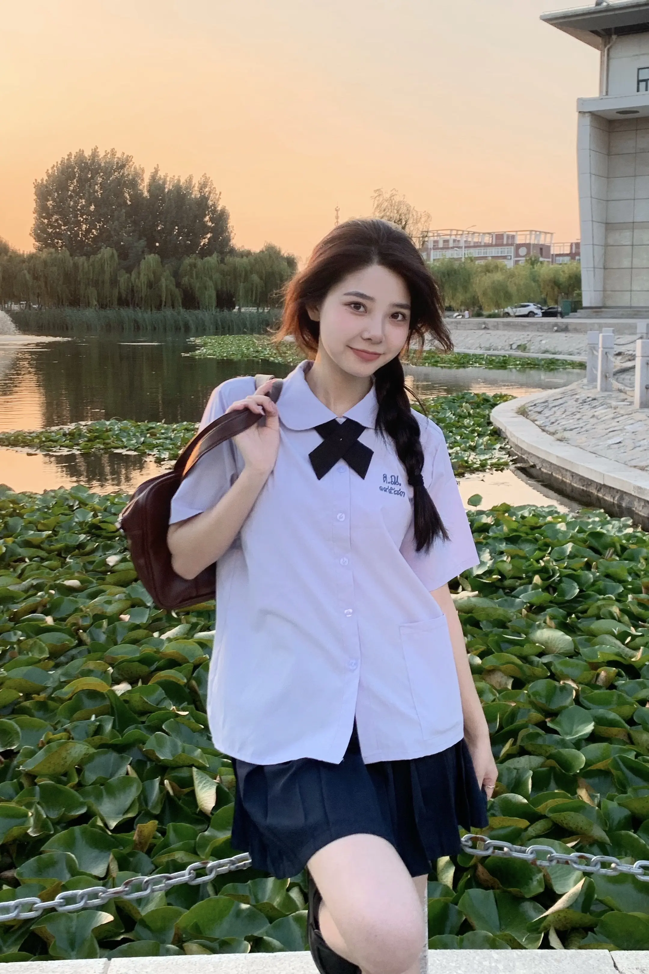 照片依次是：未上班 刚上班 上班三年。  🎓