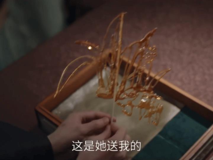 《锦月如歌》最新预告，楚昭看到禾晏跟肖珏在一起后拿着禾晏曾经送的糖画破防了，他