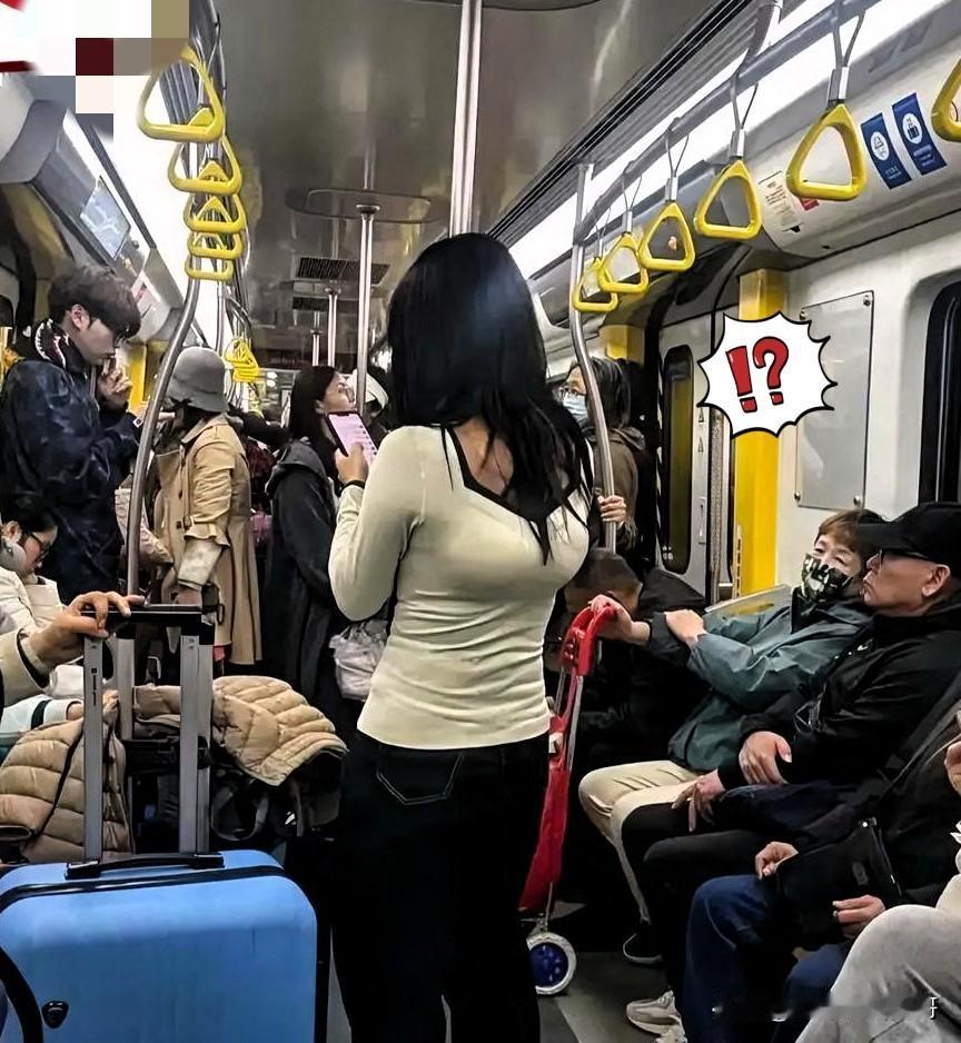 天呐，不敢相信！今天发生了一件尴尬而又搞笑的事情。本来地铁上很安静，突