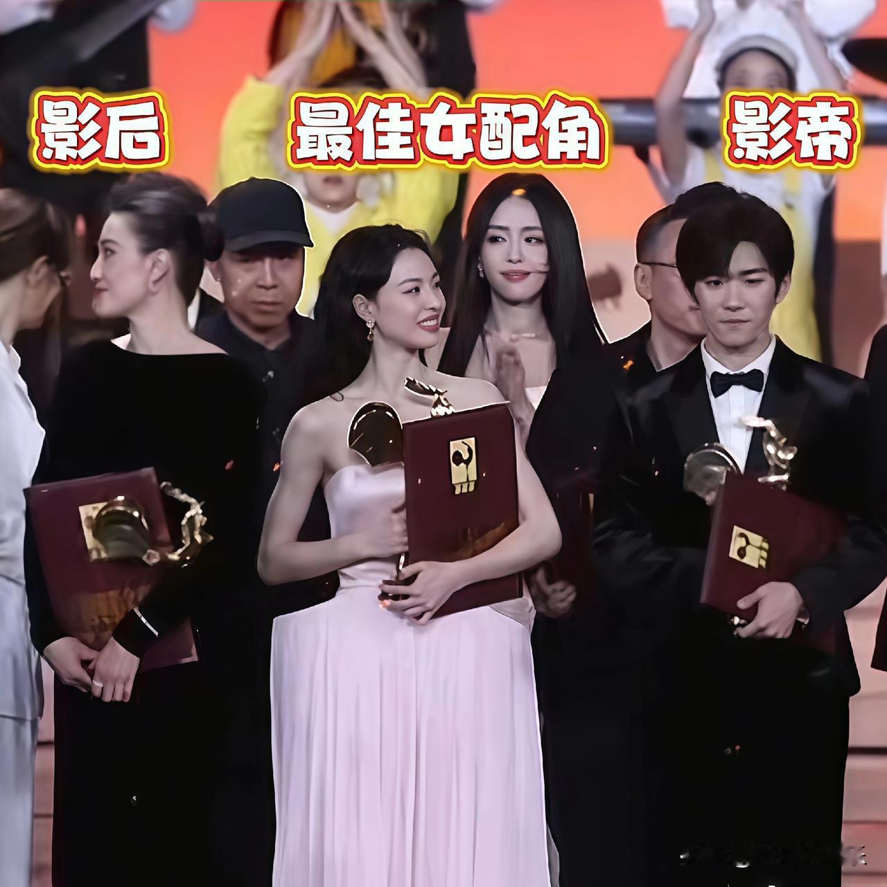 你可以质疑钟楚曦的人品你也可以质疑钟楚曦的演技但是有一件事情她让所有人服