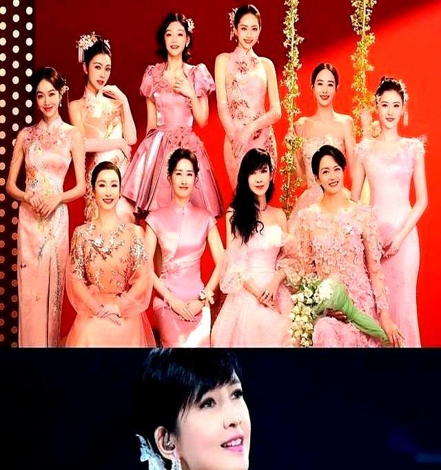 58岁周慧敏登春晚！黑长直齐刘海硬刚9位盘发女星，你敢信评论直接吵翻？当天