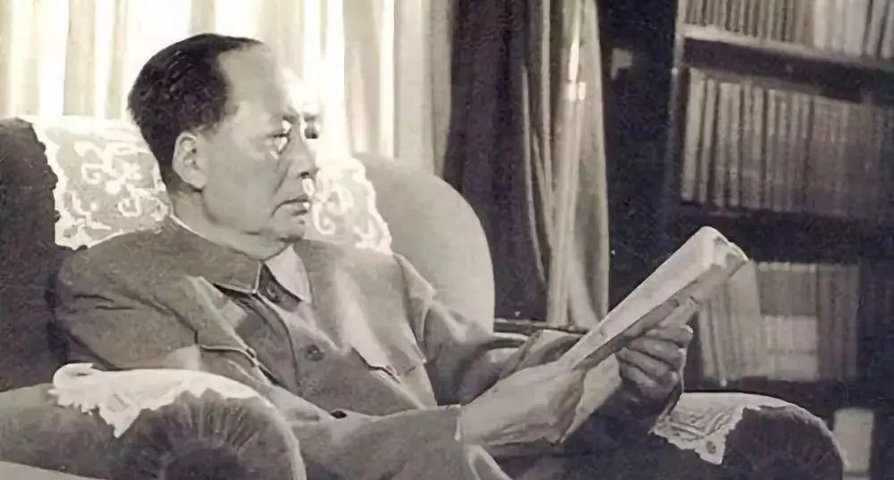 1976年，华国锋拒为主席致悼词，叶剑英严肃道：不要违背主席遗愿。1976年9