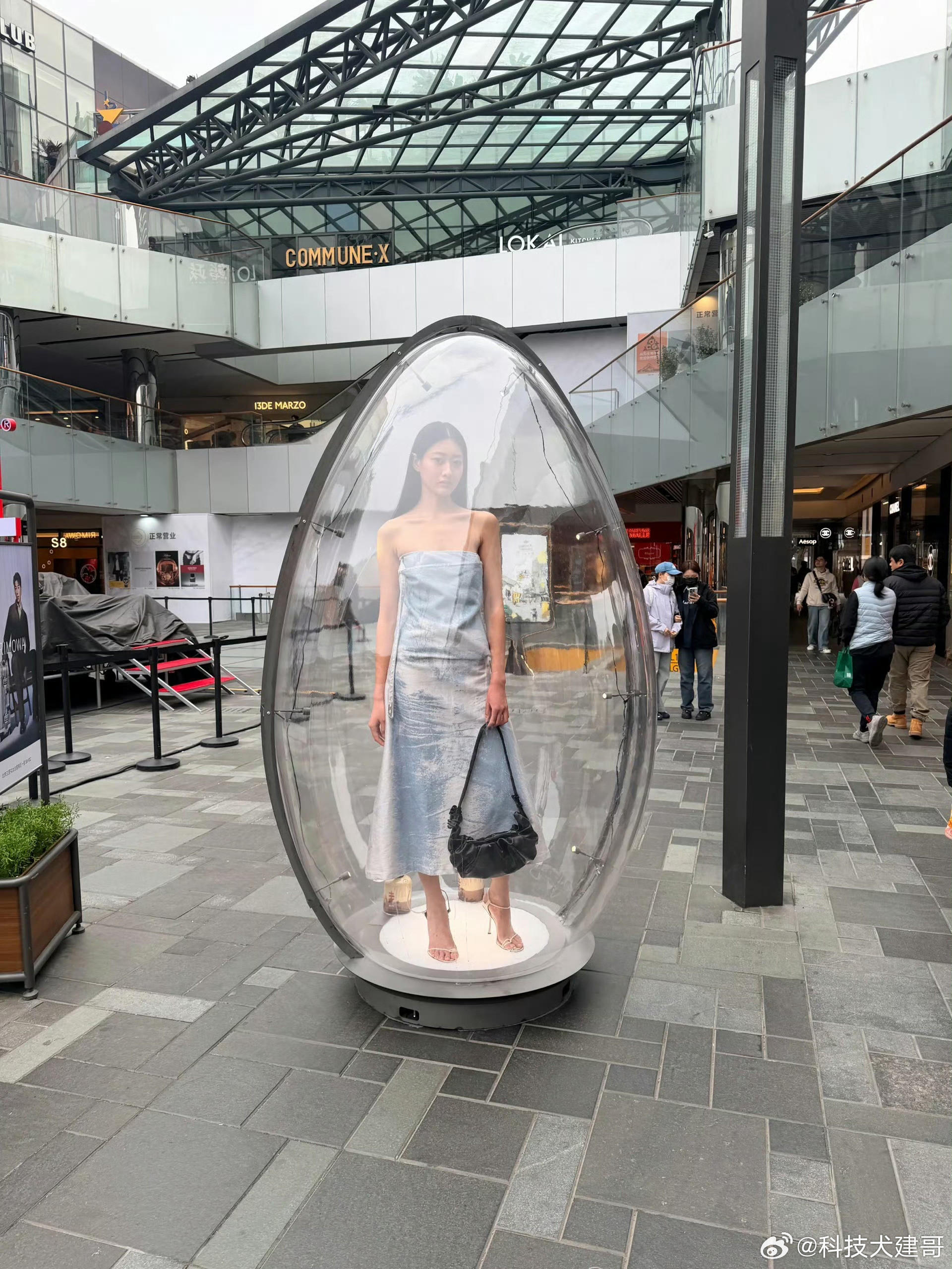 三里屯真人模特据说站一天，四千！？这价格如何？