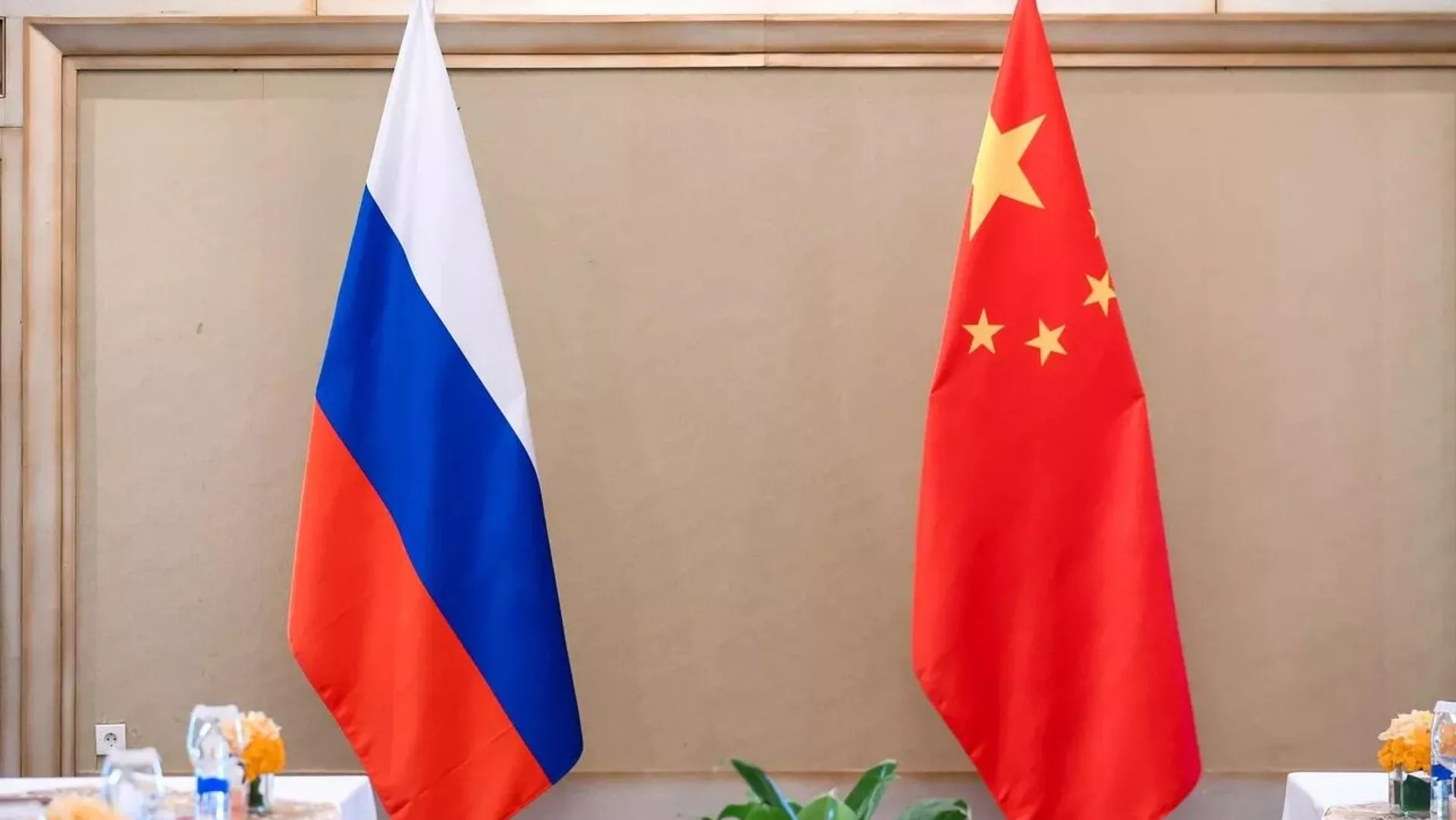 中国商务部：中俄将坚定捍卫自主发展双边经贸伙伴关系的权利！这话翻译过来就是，我就