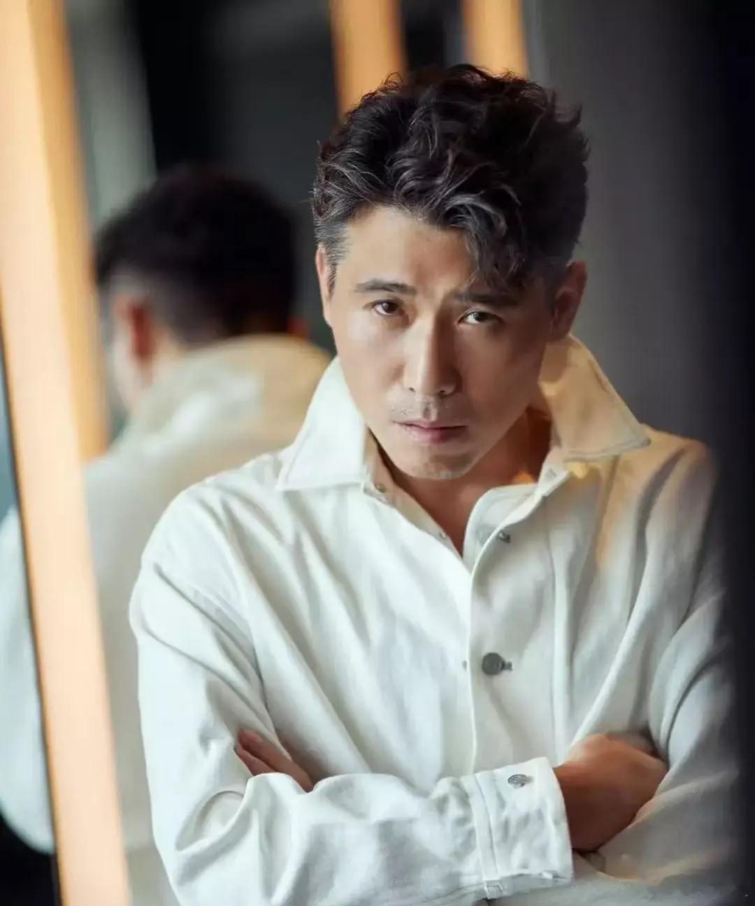 我怀疑过李乃文在作秀也怀疑过李乃文在立人设万万没想到，他持续做公益十七年