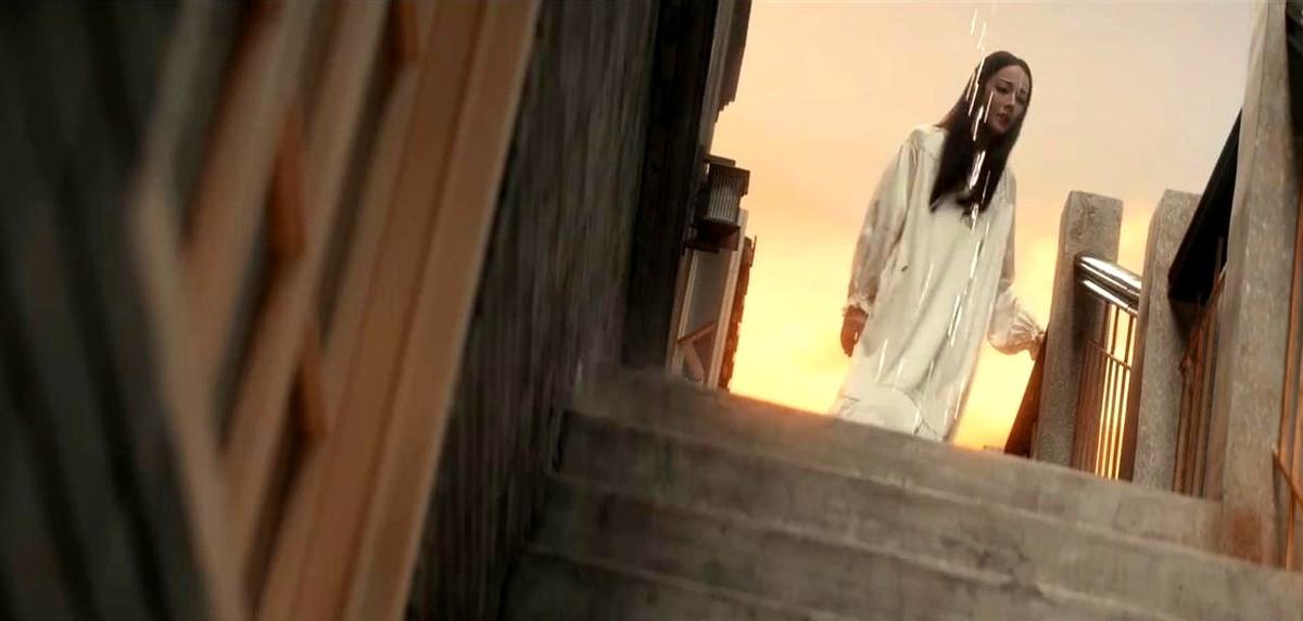 《枭起青壤》原来历代疯刀是不露面的。某对立者拘禁某男性角色后展开交换谈判时，