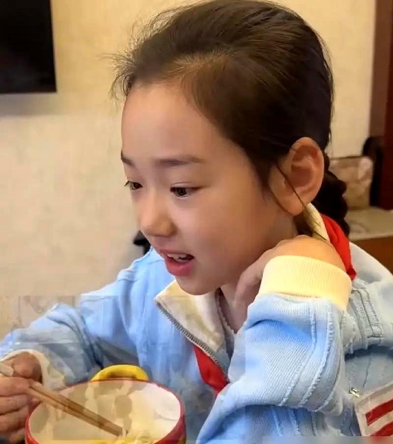 董璇这演技，把亲闺女都骗了！新剧《你好1983》里，董璇演个被家暴的农村妇女