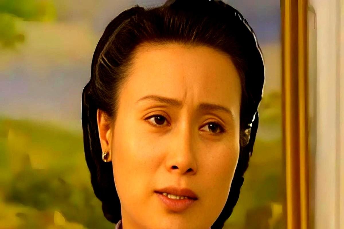 我算是看明白了。《情深深雨濛濛》里傅文佩的母爱根本是“看人下菜碟”——对李副